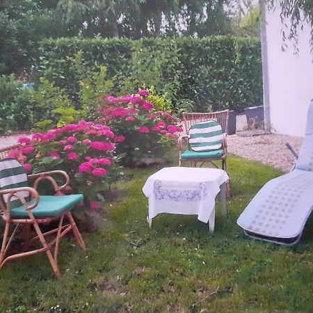 Hotel Peti Kaz Saint-Seurin-sur-l'Isle Zewnętrze zdjęcie